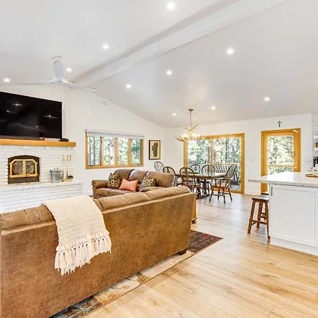 Family-Friendly Stateline Home Close To Trails!